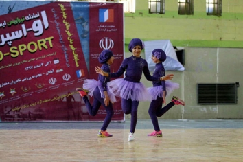 تیم بانوان منطقه آزاد اروند در مسابقات او-اسپرت قهرمان قهرمانان جام فجر  رشته ایساتیس (او-اسپرت هنری) در آبادان